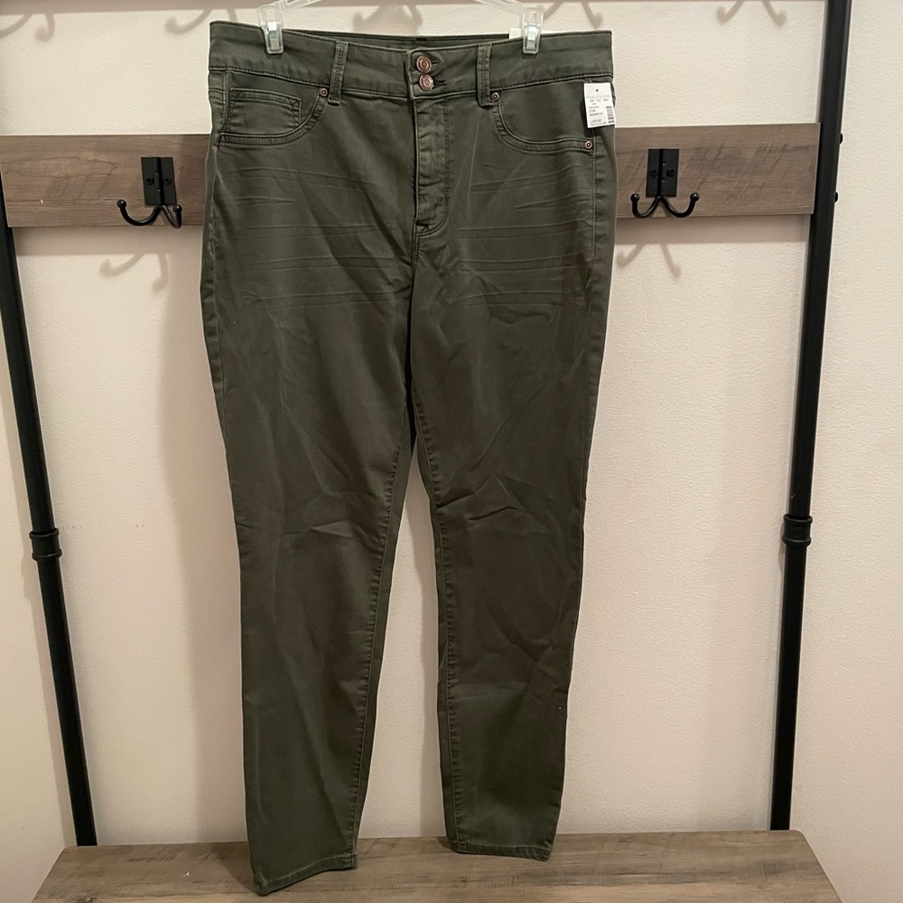 NEW WITH TAGS Maurices high waisted straight legged “jeggings”